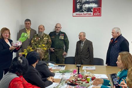 Делегация КПРФ во главе с К.К. Тайсаевым работает в Луганской Народной Республике