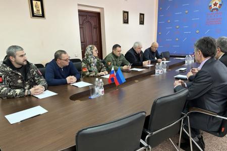 Делегация КПРФ во главе с К.К. Тайсаевым продолжает работу в Луганской Народной Республике