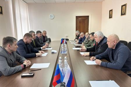 Делегация КПРФ во главе с К.К. Тайсаевым продолжает работу в Луганской Народной Республике