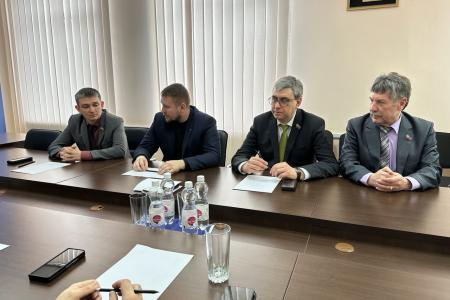 Делегация КПРФ во главе с К.К. Тайсаевым продолжает работу в Луганской Народной Республике