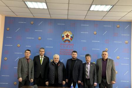 Делегация КПРФ во главе с К.К. Тайсаевым продолжает работу в Луганской Народной Республике
