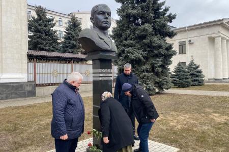 Делегация КПРФ во главе с К.К. Тайсаевым продолжает работу в Луганской Народной Республике