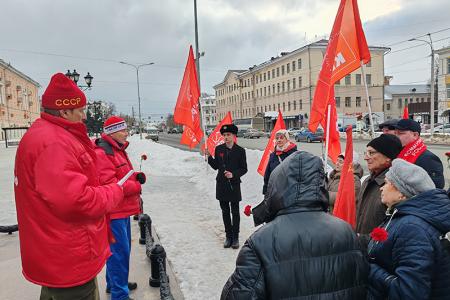 Коммунисты города Иваново почтили память И.В. Сталина