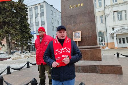 Коммунисты города Иваново почтили память И.В. Сталина
