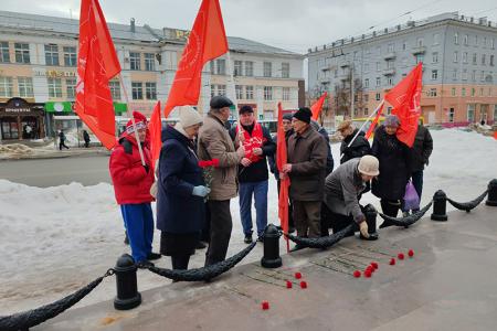 Коммунисты города Иваново почтили память И.В. Сталина