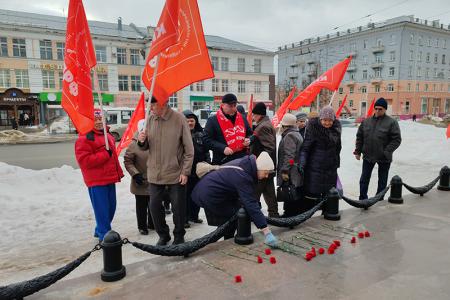 Коммунисты города Иваново почтили память И.В. Сталина