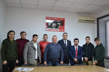 Воронежские коммунисты направились с гуманитарным грузом в Луганск