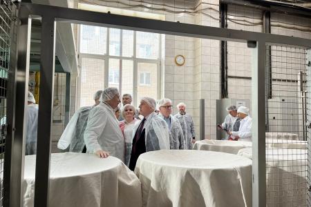 Кандидат в Президенты РФ от КПРФ Николай Харитонов посетил ЗАО «Щёлковохлеб» в Подмосковье