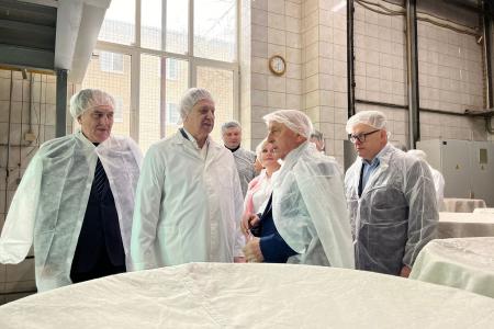 Кандидат в Президенты РФ от КПРФ Николай Харитонов посетил ЗАО «Щёлковохлеб» в Подмосковье
