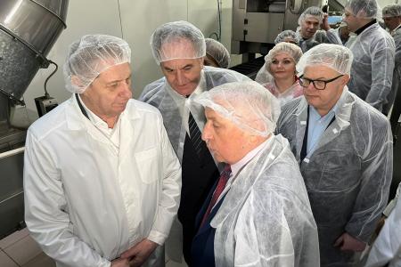 Кандидат в Президенты РФ от КПРФ Николай Харитонов посетил ЗАО «Щёлковохлеб» в Подмосковье