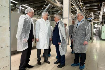 Кандидат в Президенты РФ от КПРФ Николай Харитонов посетил ЗАО «Щёлковохлеб» в Подмосковье