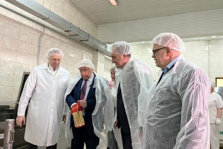 Кандидат в Президенты РФ от КПРФ Николай Харитонов посетил ЗАО «Щёлковохлеб» в Подмосковье