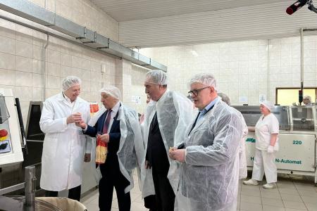 Кандидат в Президенты РФ от КПРФ Николай Харитонов посетил ЗАО «Щёлковохлеб» в Подмосковье