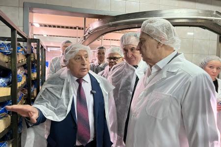 Кандидат в Президенты РФ от КПРФ Николай Харитонов посетил ЗАО «Щёлковохлеб» в Подмосковье