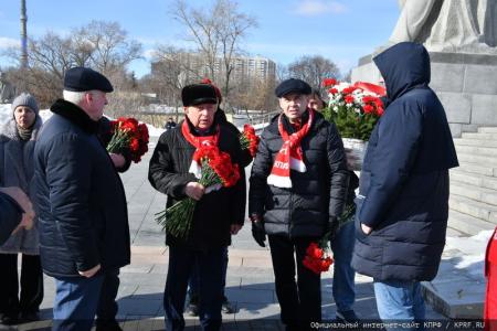Н.М. Харитонов возложил цветы к монументу «Аллея Космонавтов»