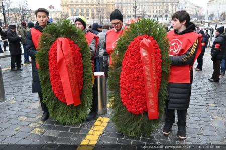 «Дерево сильно своими корнями». 5 марта Г.А. Зюганов и Н.М. Харитонов почтили память И.В. Сталина