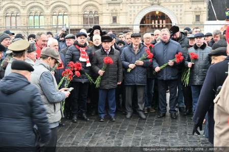 «Дерево сильно своими корнями». 5 марта Г.А. Зюганов и Н.М. Харитонов почтили память И.В. Сталина