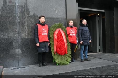 «Дерево сильно своими корнями». 5 марта Г.А. Зюганов и Н.М. Харитонов почтили память И.В. Сталина