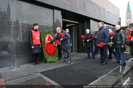 «Дерево сильно своими корнями». 5 марта Г.А. Зюганов и Н.М. Харитонов почтили память И.В. Сталина