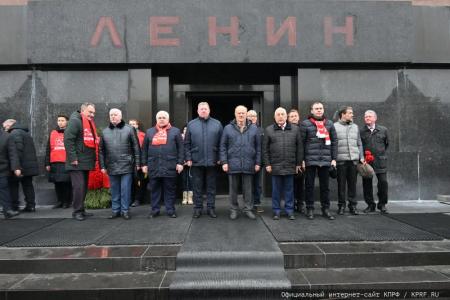 «Дерево сильно своими корнями». 5 марта Г.А. Зюганов и Н.М. Харитонов почтили память И.В. Сталина