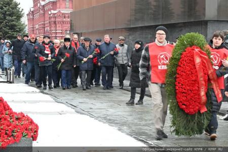 «Дерево сильно своими корнями». 5 марта Г.А. Зюганов и Н.М. Харитонов почтили память И.В. Сталина
