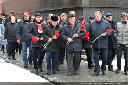 «Дерево сильно своими корнями». 5 марта Г.А. Зюганов и Н.М. Харитонов почтили память И.В. Сталина