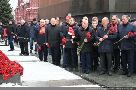 «Дерево сильно своими корнями». 5 марта Г.А. Зюганов и Н.М. Харитонов почтили память И.В. Сталина