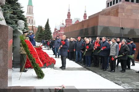«Дерево сильно своими корнями». 5 марта Г.А. Зюганов и Н.М. Харитонов почтили память И.В. Сталина