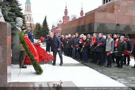 «Дерево сильно своими корнями». 5 марта Г.А. Зюганов и Н.М. Харитонов почтили память И.В. Сталина