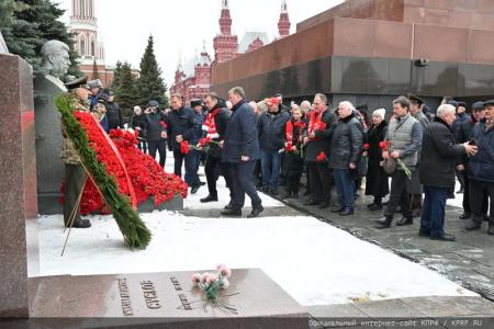 «Дерево сильно своими корнями». 5 марта Г.А. Зюганов и Н.М. Харитонов почтили память И.В. Сталина