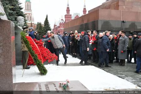 «Дерево сильно своими корнями». 5 марта Г.А. Зюганов и Н.М. Харитонов почтили память И.В. Сталина