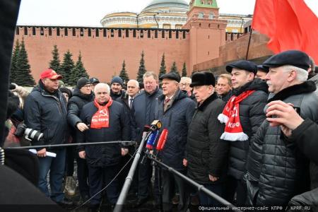 «Дерево сильно своими корнями». 5 марта Г.А. Зюганов и Н.М. Харитонов почтили память И.В. Сталина
