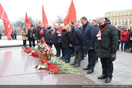 «Дерево сильно своими корнями». 5 марта Г.А. Зюганов и Н.М. Харитонов почтили память И.В. Сталина