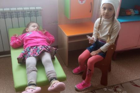 Воронежская область. В Перелешинском детском саду появилась новая мебель. Об этом в Год семьи позаботились депутаты от КПРФ Сергей Гаврилов и Денис Рослик