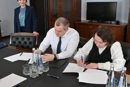 Член Совета Федерации РФ А.М. Гибатдинов работает в Ульяновской области