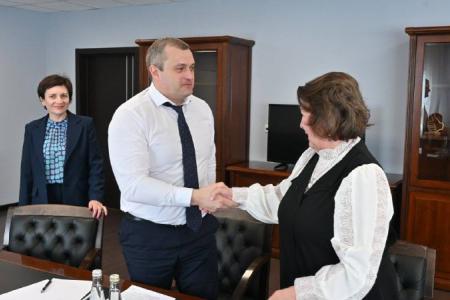 Член Совета Федерации РФ А.М. Гибатдинов работает в Ульяновской области