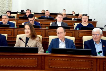 Депутаты КПРФ в Алтайском краевом Заксобрании выступили за единую материальную поддержку «детей войны»