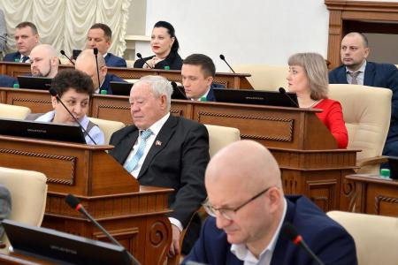 Депутаты КПРФ в Алтайском краевом Заксобрании выступили за единую материальную поддержку «детей войны»