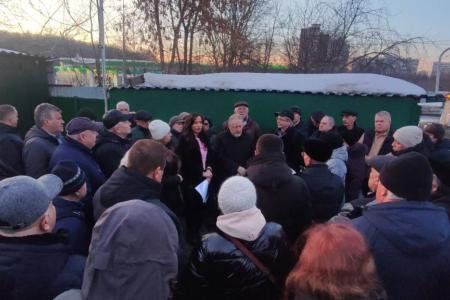 Москва. Народная приемная КПРФ в ВАО. Машины заполонят дворы Ивановского? Депутаты Обухов и Янчук провели встречу с протестующими гаражниками