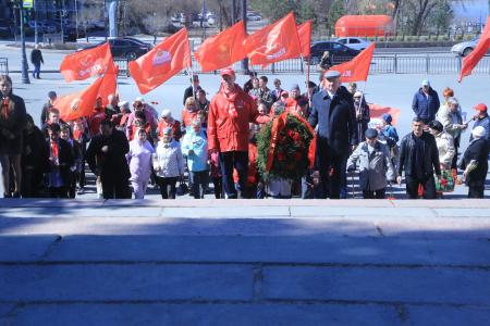 Омск: цветы вождю