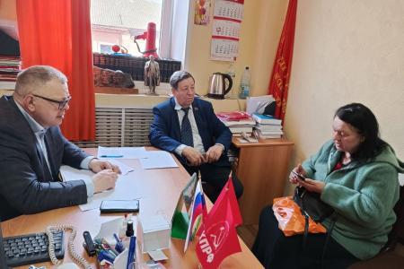 Руководитель фракции КПРФ в Мособлдуме Александр Наумов провел прием граждан в Кашире
