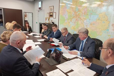 Московская область. Руководитель фракции КПРФ Александр Наумов: Имущественные права граждан должны быть защищены на государственном и муниципальном уровнях!