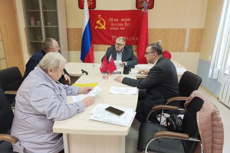 Руководитель фракции КПРФ в Мособлдуме Александр Наумов провел прием граждан в Ступине