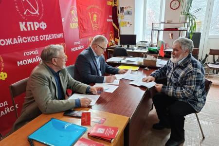 Руководитель фракции КПРФ в Мособлдуме Александр Наумов встретился с членами семей участников СВО в Можайске