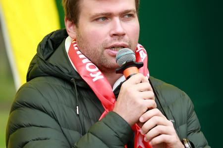 Москва. Леонид Зюганов провёл субботник в защиту Жулебинского леса