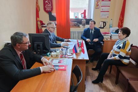 Руководитель фракции КПРФ в Мособлдуме Александр Наумов провел прием граждан в Кашире
