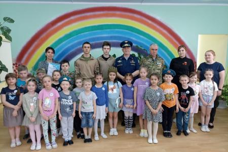 Подмосковные коммунисты: На Красном знамени написано – труд во благо народа!