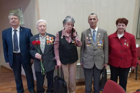 Подмосковные коммунисты: «Ленин вручил нам Знамя, в космос Гагарин вел!»