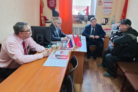 Руководитель фракции КПРФ в Мособлдуме Александр Наумов провел прием граждан в Кашире