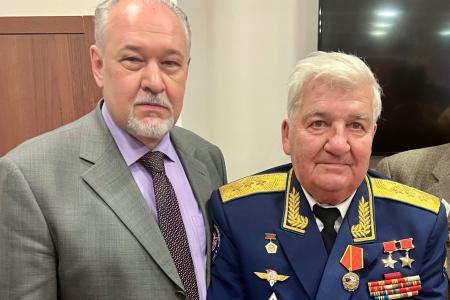 Подмосковные коммунисты: «Ленин вручил нам Знамя, в космос Гагарин вел!»
